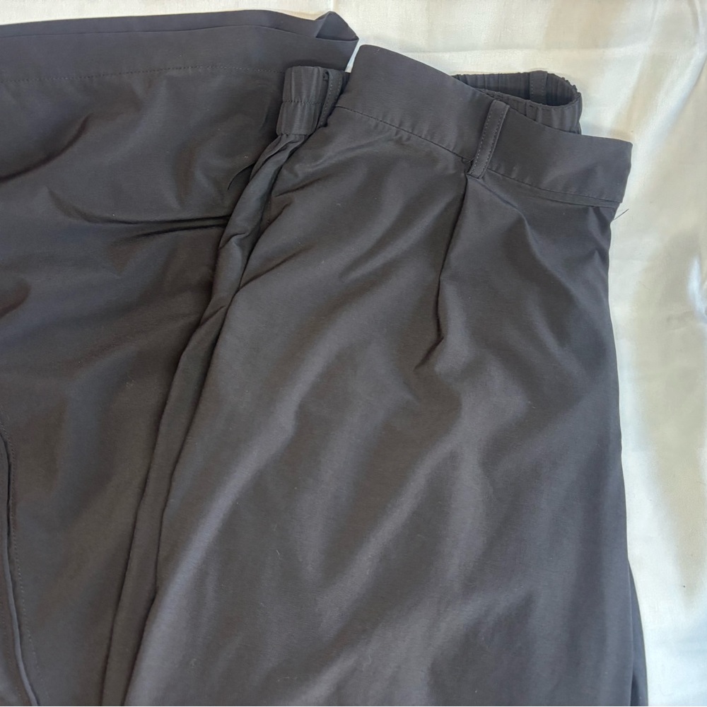 Vuori Women's Wide Leg Pants in Black - Picture 6 of 6